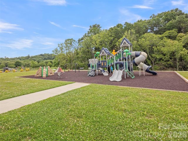 582 Daniel Circle Drive, Mills River, NC 28759