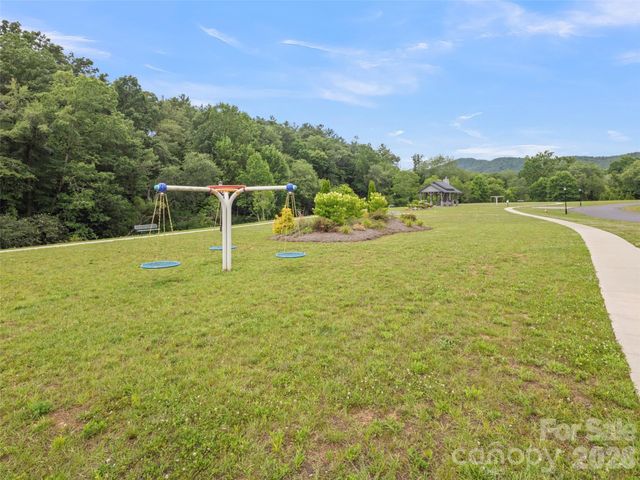 582 Daniel Circle Drive, Mills River, NC 28759