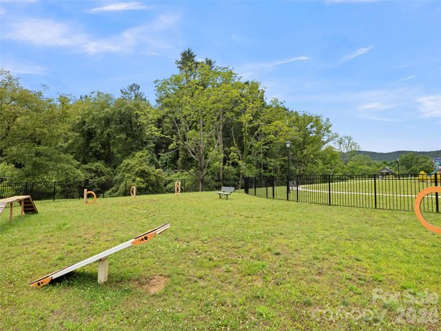 582 Daniel Circle Drive, Mills River, NC 28759