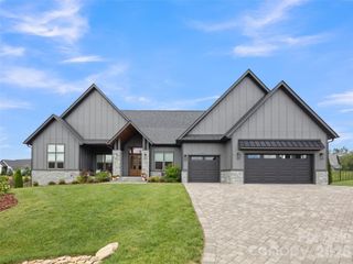 582 Daniel Circle Drive, Mills River, NC 28759