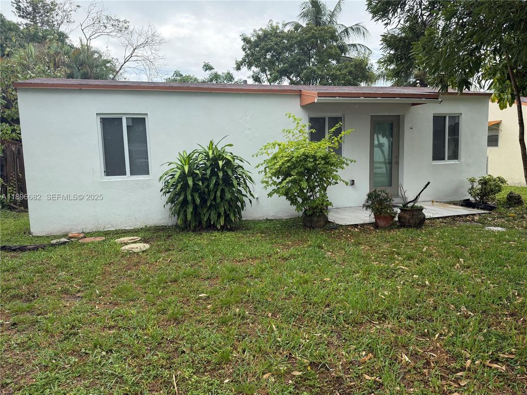 2534 Mckinley Street, Hollywood, FL 33020