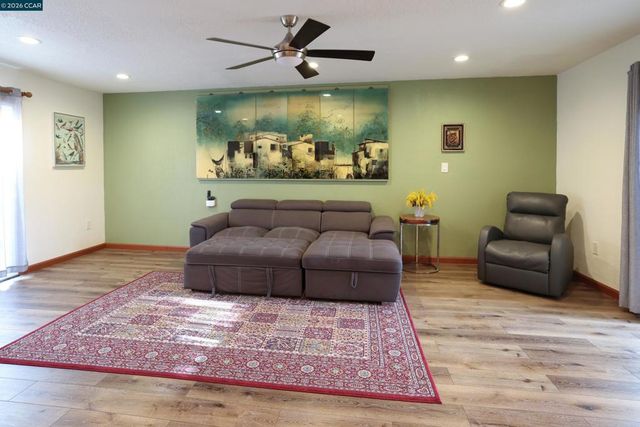 1501 Lassen Ct, Vallejo, CA 94591