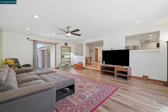 1501 Lassen Ct, Vallejo, CA 94591