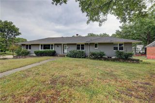 8901 Mission Road, Leawood, KS 66206