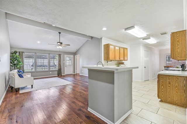 4918 Pleasant Plains Drive, Friendswood, TX 77546