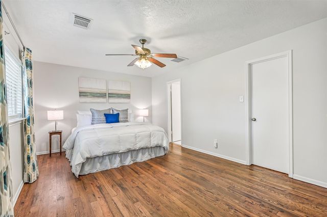 4918 Pleasant Plains Drive, Friendswood, TX 77546