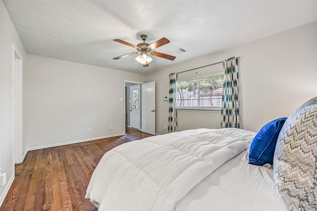 4918 Pleasant Plains Drive, Friendswood, TX 77546