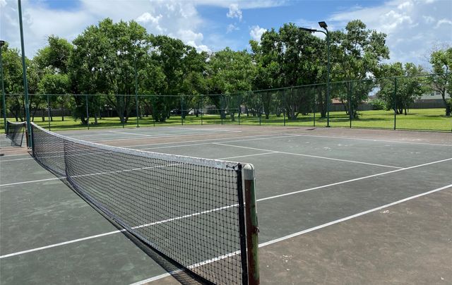 4918 Pleasant Plains Drive, Friendswood, TX 77546