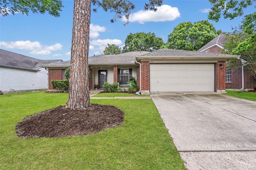 4918 Pleasant Plains Drive, Friendswood, TX 77546