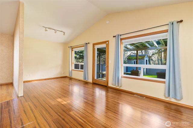 1583 Mark Street, Oak Harbor, WA 98277