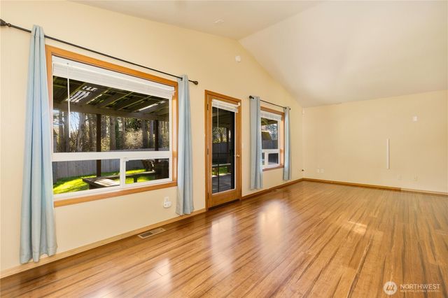 1583 Mark Street, Oak Harbor, WA 98277