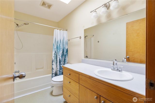 1583 Mark Street, Oak Harbor, WA 98277