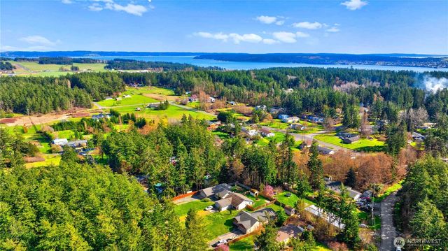 1583 Mark Street, Oak Harbor, WA 98277