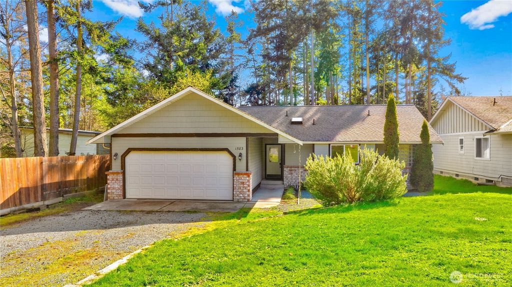 1583 Mark Street, Oak Harbor, WA 98277