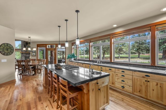 17010 Royal Coachman Drive, Sisters, OR 97759