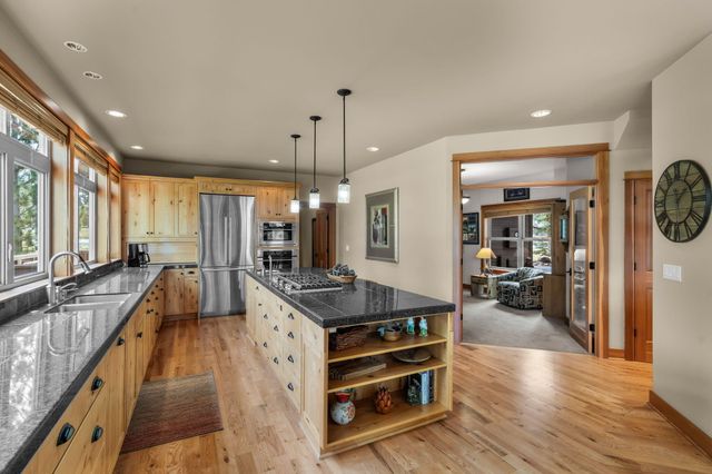 17010 Royal Coachman Drive, Sisters, OR 97759