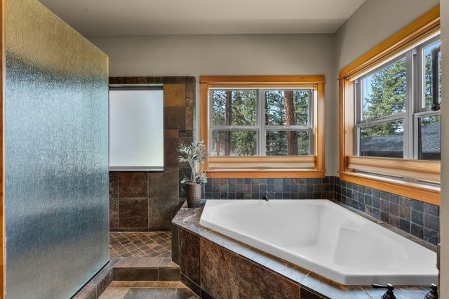 17010 Royal Coachman Drive, Sisters, OR 97759