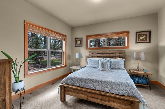 17010 Royal Coachman Drive, Sisters, OR 97759