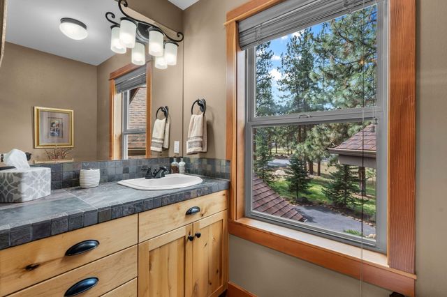 17010 Royal Coachman Drive, Sisters, OR 97759