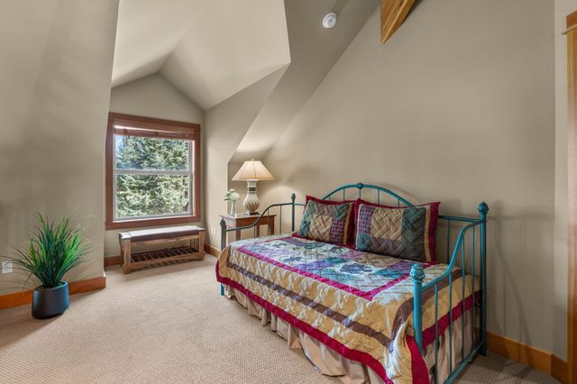 17010 Royal Coachman Drive, Sisters, OR 97759