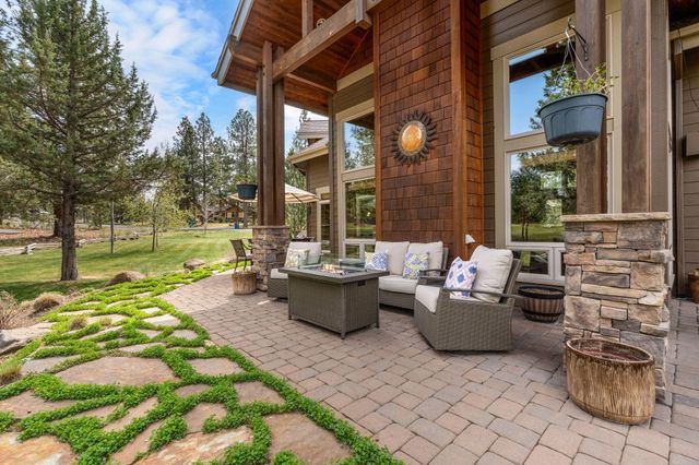 17010 Royal Coachman Drive, Sisters, OR 97759