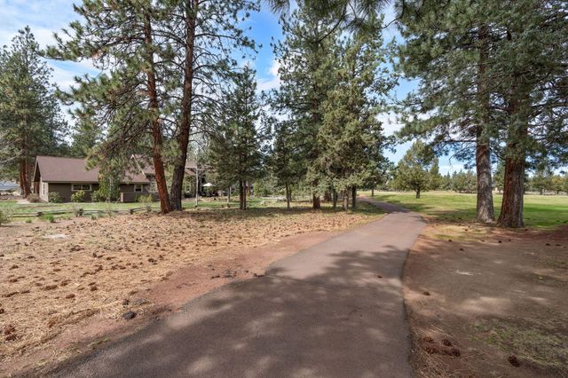 17010 Royal Coachman Drive, Sisters, OR 97759