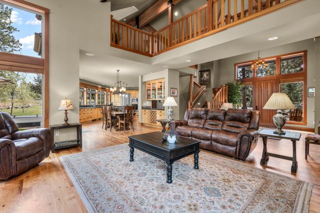 17010 Royal Coachman Drive, Sisters, OR 97759