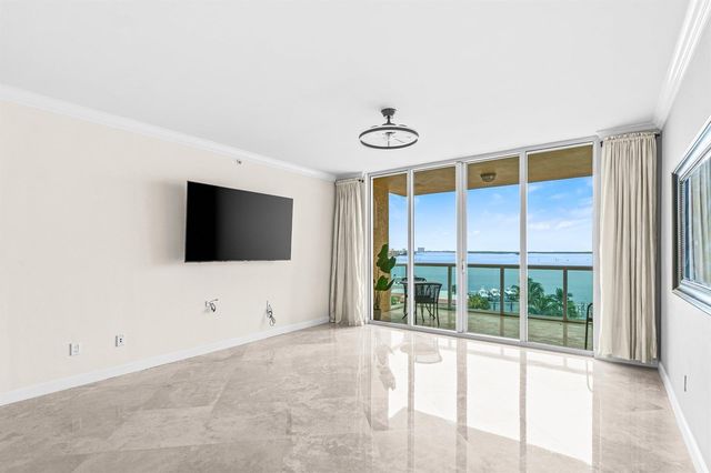 2650 Lake Shore Drive 703, Riviera Beach, FL 33404