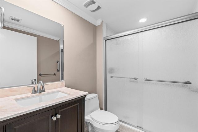 2650 Lake Shore Drive 703, Riviera Beach, FL 33404