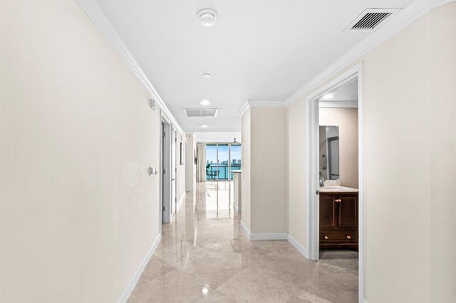 2650 Lake Shore Drive 703, Riviera Beach, FL 33404