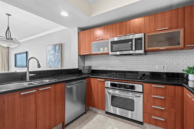 2650 Lake Shore Drive 703, Riviera Beach, FL 33404