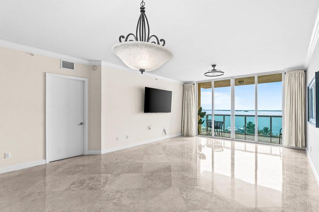 2650 Lake Shore Drive 703, Riviera Beach, FL 33404