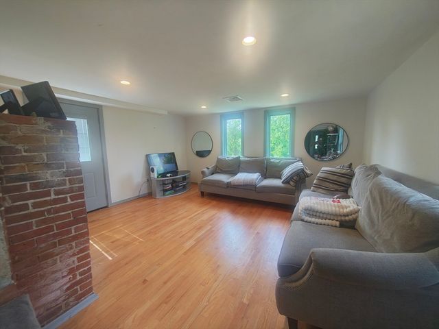 34 George Street, Mendon, MA 01756