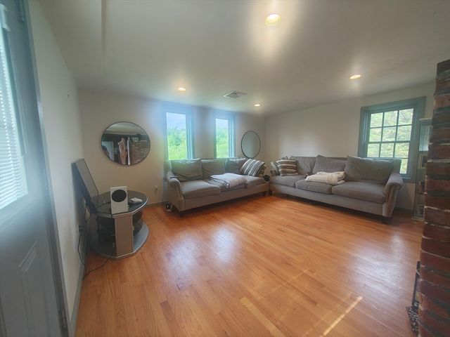 34 George Street, Mendon, MA 01756