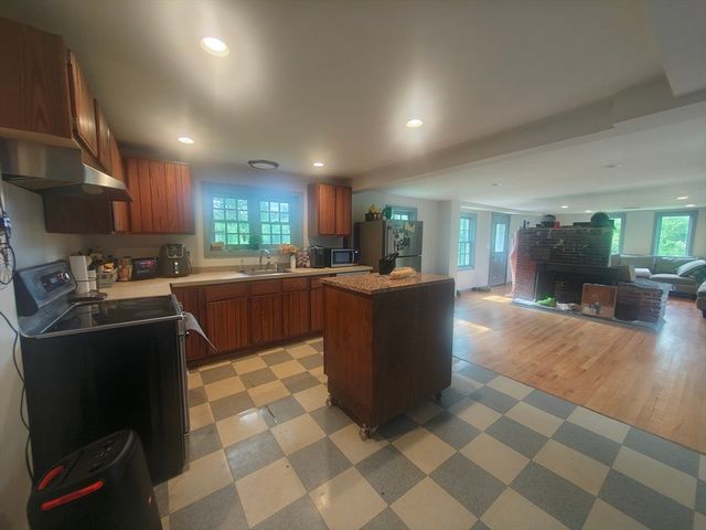 34 George Street, Mendon, MA 01756