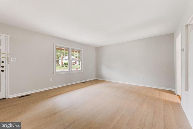 5626 FORT CORLORAN DR, Burke, VA 22015