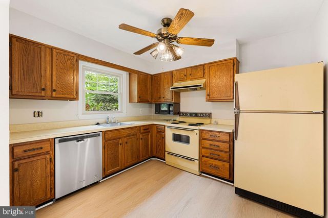 5626 FORT CORLORAN DR, Burke, VA 22015