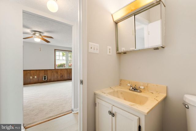 5626 FORT CORLORAN DR, Burke, VA 22015