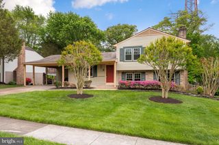5626 FORT CORLORAN DR, Burke, VA 22015
