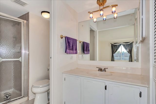 1327 Cass Lane E 301, Westmont, IL 60559