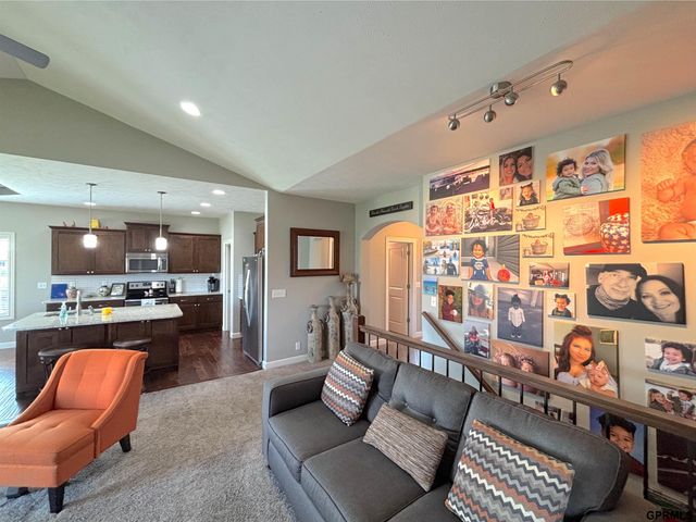 1240 N 97th Street, Lincoln, NE 68505