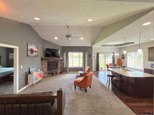 1240 N 97th Street, Lincoln, NE 68505