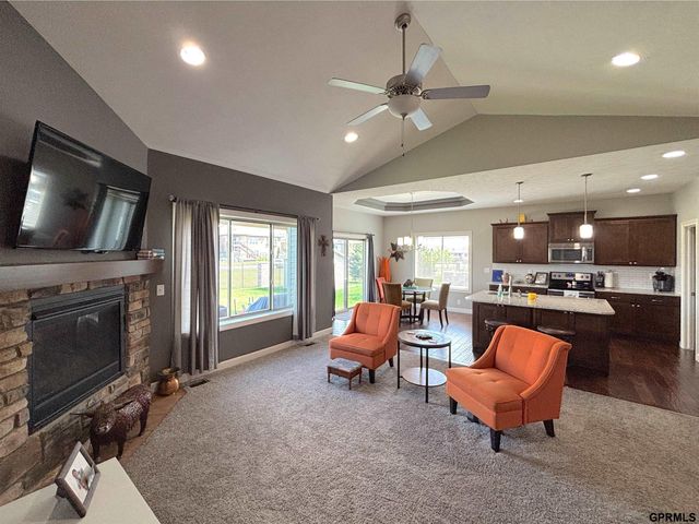 1240 N 97th Street, Lincoln, NE 68505