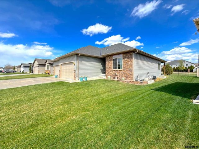 1240 N 97th Street, Lincoln, NE 68505