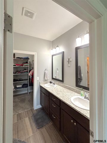 1240 N 97th Street, Lincoln, NE 68505
