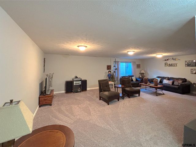 1240 N 97th Street, Lincoln, NE 68505
