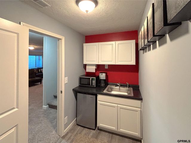 1240 N 97th Street, Lincoln, NE 68505