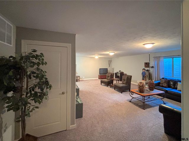 1240 N 97th Street, Lincoln, NE 68505