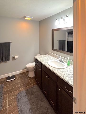 1240 N 97th Street, Lincoln, NE 68505