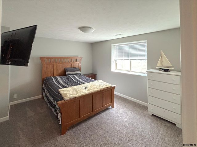 1240 N 97th Street, Lincoln, NE 68505